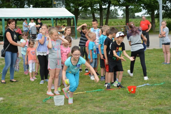 Festyn rodzinny w Lipnikach z „próbą sił” i na sportowo [ZDJĘCIA] - zdjęcie #82 - eOstroleka.pl