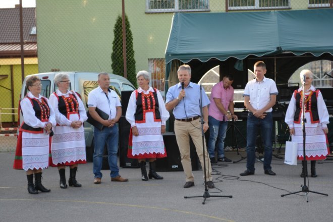 Festyn rodzinny w Lipnikach z „próbą sił” i na sportowo [ZDJĘCIA] - zdjęcie #57 - eOstroleka.pl