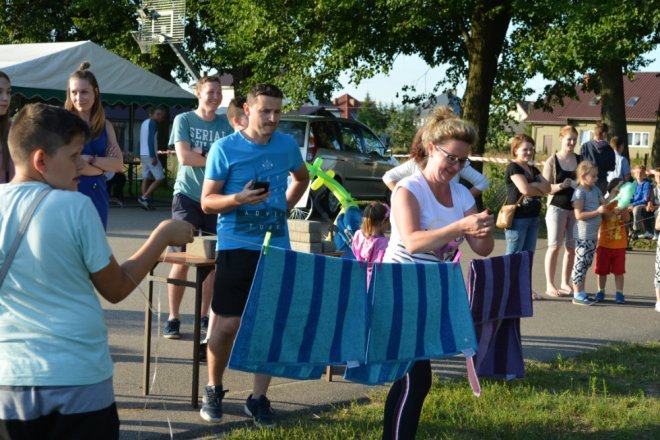 Festyn rodzinny w Lipnikach z „próbą sił” i na sportowo [ZDJĘCIA] - zdjęcie #51 - eOstroleka.pl