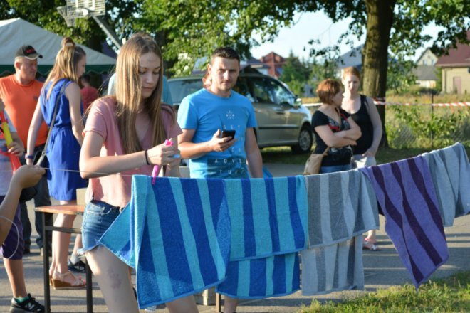 Festyn rodzinny w Lipnikach z „próbą sił” i na sportowo [ZDJĘCIA] - zdjęcie #49 - eOstroleka.pl