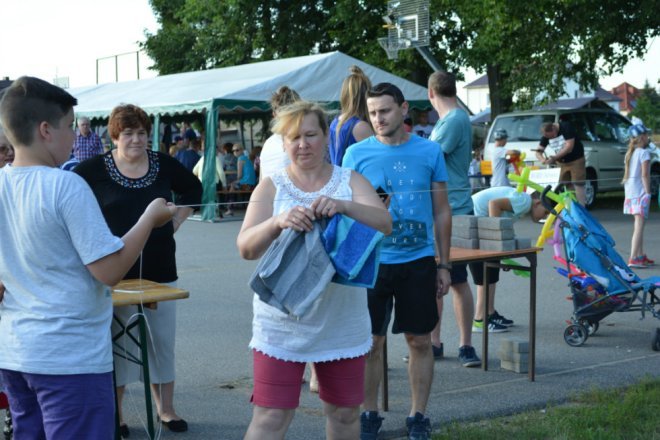 Festyn rodzinny w Lipnikach z „próbą sił” i na sportowo [ZDJĘCIA] - zdjęcie #47 - eOstroleka.pl