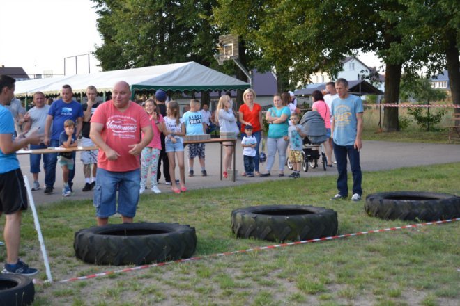 Festyn rodzinny w Lipnikach z „próbą sił” i na sportowo [ZDJĘCIA] - zdjęcie #20 - eOstroleka.pl