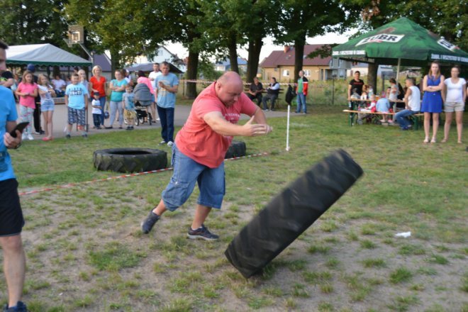 Festyn rodzinny w Lipnikach z „próbą sił” i na sportowo [ZDJĘCIA] - zdjęcie #19 - eOstroleka.pl