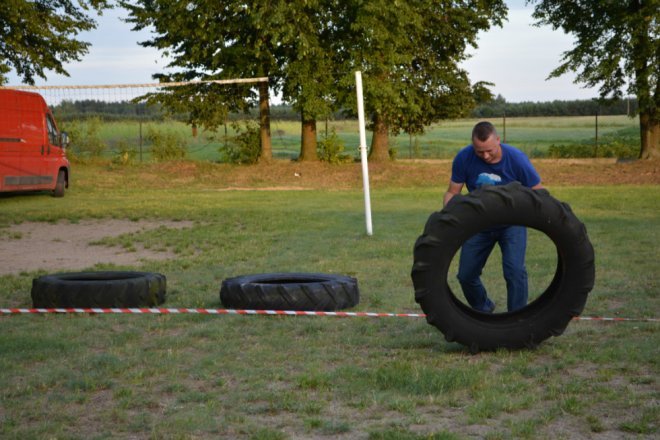 Festyn rodzinny w Lipnikach z „próbą sił” i na sportowo [ZDJĘCIA] - zdjęcie #18 - eOstroleka.pl