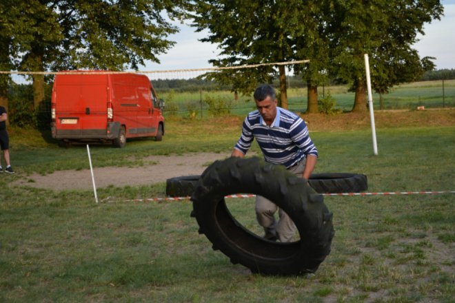 Festyn rodzinny w Lipnikach z „próbą sił” i na sportowo [ZDJĘCIA] - zdjęcie #14 - eOstroleka.pl