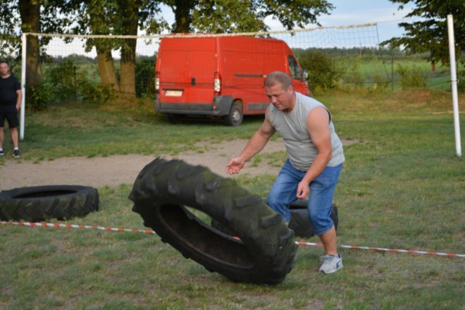 Festyn rodzinny w Lipnikach z „próbą sił” i na sportowo [ZDJĘCIA] - zdjęcie #11 - eOstroleka.pl