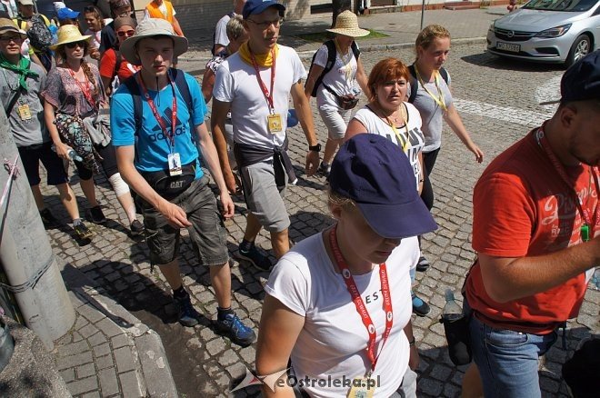 Pielgrzymi z Ełku przeszli przez Ostrołękę [ZDJĘCIA] - zdjęcie #61 - eOstroleka.pl