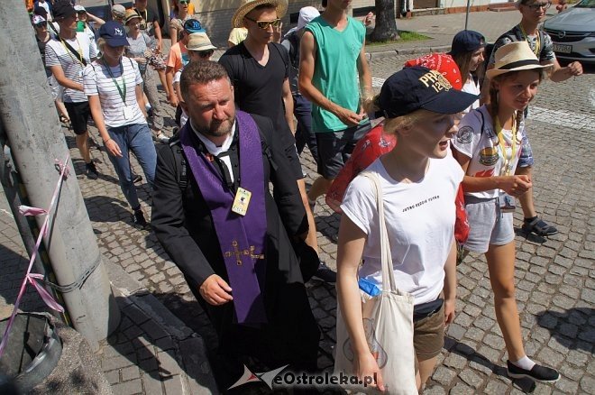 Pielgrzymi z Ełku przeszli przez Ostrołękę [ZDJĘCIA] - zdjęcie #25 - eOstroleka.pl