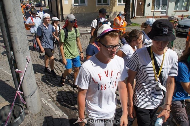 Pielgrzymi z Ełku przeszli przez Ostrołękę [ZDJĘCIA] - zdjęcie #15 - eOstroleka.pl