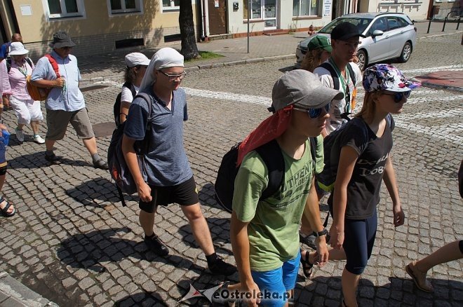 Pielgrzymi z Ełku przeszli przez Ostrołękę [ZDJĘCIA] - zdjęcie #10 - eOstroleka.pl