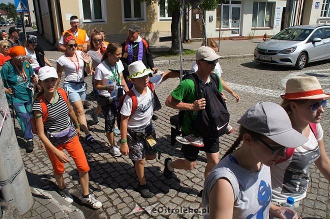 Pielgrzymi z Ełku przeszli przez Ostrołękę [ZDJĘCIA] - zdjęcie #20 - eOstroleka.pl