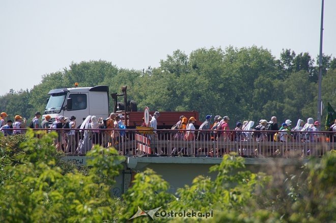 Pielgrzymi z Ełku przeszli przez Ostrołękę [ZDJĘCIA] - zdjęcie #11 - eOstroleka.pl