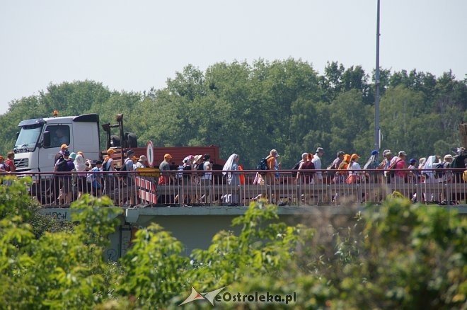 Pielgrzymi z Ełku przeszli przez Ostrołękę [ZDJĘCIA] - zdjęcie #9 - eOstroleka.pl