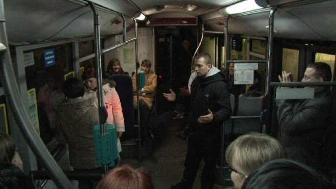 Bądź Bezpieczna III - zajęcia w autobusie (03.03.2010) - zdjęcie #1 - eOstroleka.pl