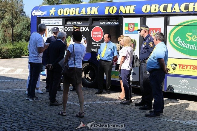 Odblask to nie obciach przed Urzędem Miasta [16.08.2017] - zdjęcie #4 - eOstroleka.pl