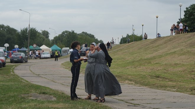 „Cud nad Narwią” z policyjną profilaktyką [ZDJĘCIA] - zdjęcie #6 - eOstroleka.pl