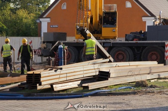 Potężny świder na budowie Muzeum Żołnierzy Wyklętych w Ostrołęce [WIDEO, ZDJĘCIA] - zdjęcie #1 - eOstroleka.pl