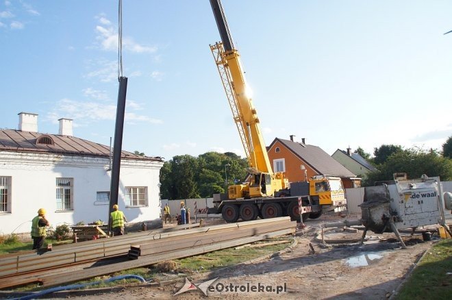 Potężny świder na budowie Muzeum Żołnierzy Wyklętych w Ostrołęce [WIDEO, ZDJĘCIA] - zdjęcie #5 - eOstroleka.pl