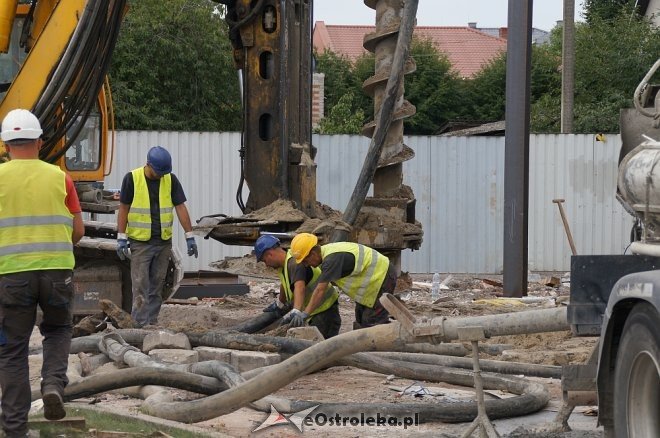Potężny świder na budowie Muzeum Żołnierzy Wyklętych w Ostrołęce [WIDEO, ZDJĘCIA] - zdjęcie #22 - eOstroleka.pl