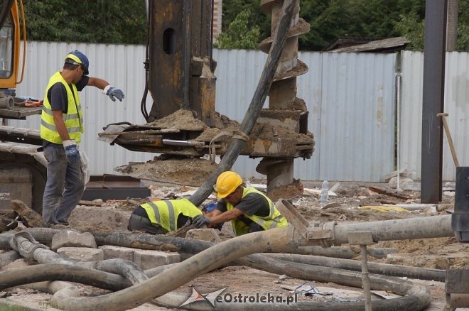 Potężny świder na budowie Muzeum Żołnierzy Wyklętych w Ostrołęce [WIDEO, ZDJĘCIA] - zdjęcie #23 - eOstroleka.pl
