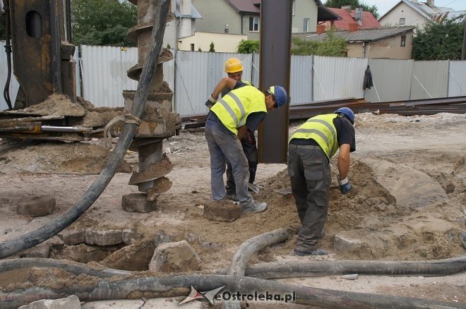 Potężny świder na budowie Muzeum Żołnierzy Wyklętych w Ostrołęce [WIDEO, ZDJĘCIA] - zdjęcie #30 - eOstroleka.pl