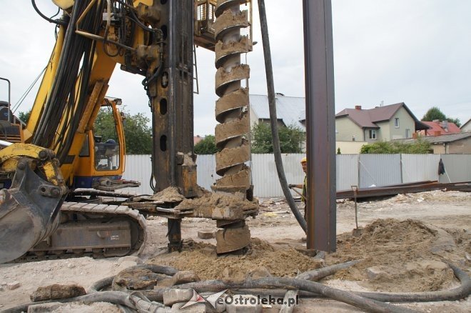 Potężny świder na budowie Muzeum Żołnierzy Wyklętych w Ostrołęce [WIDEO, ZDJĘCIA] - zdjęcie #39 - eOstroleka.pl