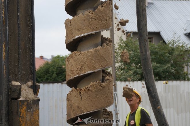 Potężny świder na budowie Muzeum Żołnierzy Wyklętych w Ostrołęce [WIDEO, ZDJĘCIA] - zdjęcie #40 - eOstroleka.pl