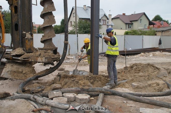 Potężny świder na budowie Muzeum Żołnierzy Wyklętych w Ostrołęce [WIDEO, ZDJĘCIA] - zdjęcie #45 - eOstroleka.pl