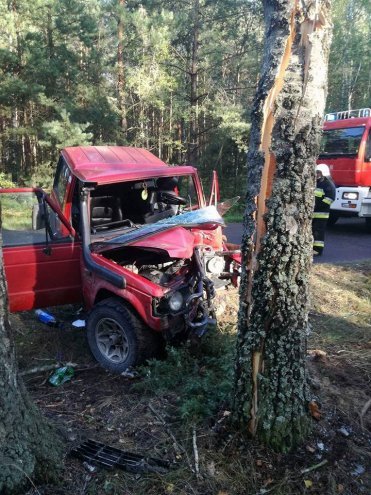 Wypadek w Cisku: 37-letni kierowca terenówki trafił do szpitala [ZDJĘCIA] - zdjęcie #1 - eOstroleka.pl