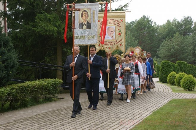 Odpust w parafii pw. Najświętszej Marii Panny Częstochowskiej w Obierwi [ZDJĘCIA] - zdjęcie #16 - eOstroleka.pl