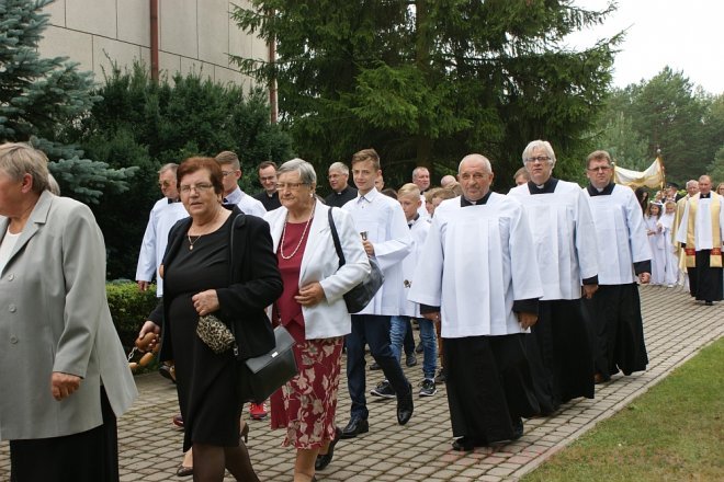 Odpust w parafii pw. Najświętszej Marii Panny Częstochowskiej w Obierwi [ZDJĘCIA] - zdjęcie #9 - eOstroleka.pl