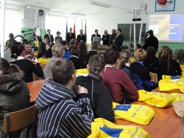 Olimpiada Kurpie- Polska- Unia Europejska (05.03.2010) - zdjęcie #2 - eOstroleka.pl