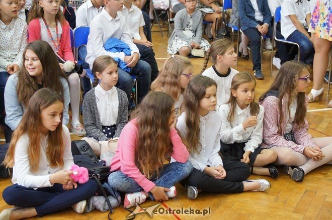 Rozpoczęcie roku szkolnego 2017/2018 w Szkole Podstawowej nr 1 [04.09.2017] - zdjęcie #31 - eOstroleka.pl