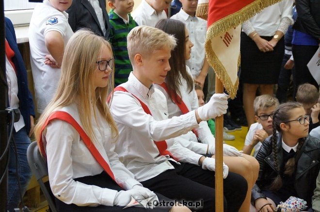 Rozpoczęcie roku szkolnego 2017/2018 w Szkole Podstawowej nr 1 [04.09.2017] - zdjęcie #21 - eOstroleka.pl