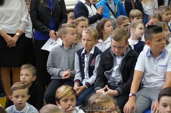 Rozpoczęcie roku szkolnego 2017/2018 w Szkole Podstawowej nr 1 [04.09.2017] - zdjęcie #19 - eOstroleka.pl