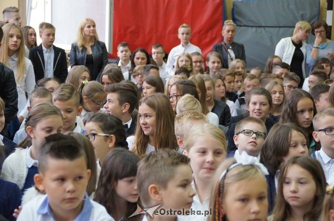 Rozpoczęcie roku szkolnego 2017/2018 w Szkole Podstawowej nr 1 [04.09.2017] - zdjęcie #15 - eOstroleka.pl
