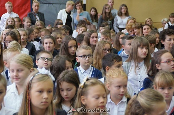 Rozpoczęcie roku szkolnego 2017/2018 w Szkole Podstawowej nr 1 [04.09.2017] - zdjęcie #14 - eOstroleka.pl