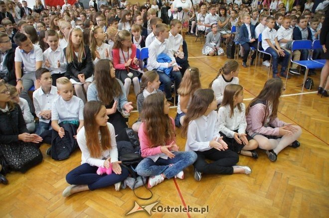 Rozpoczęcie roku szkolnego 2017/2018 w Szkole Podstawowej nr 1 [04.09.2017] - zdjęcie #13 - eOstroleka.pl