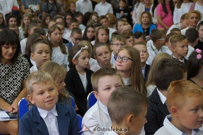 Rozpoczęcie roku szkolnego 2017/2018 w Szkole Podstawowej nr 1 [04.09.2017] - zdjęcie #11 - eOstroleka.pl
