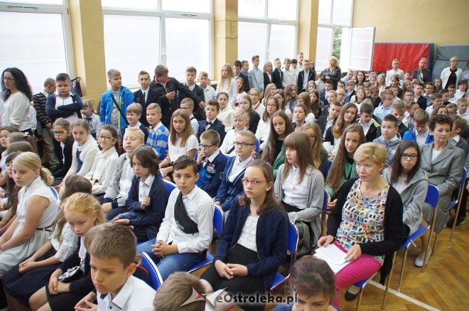 Rozpoczęcie roku szkolnego 2017/2018 w Szkole Podstawowej nr 1 [04.09.2017] - zdjęcie #10 - eOstroleka.pl
