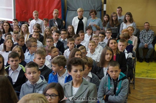 Rozpoczęcie roku szkolnego 2017/2018 w Szkole Podstawowej nr 1 [04.09.2017] - zdjęcie #8 - eOstroleka.pl