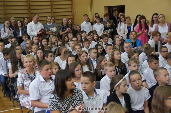 Rozpoczęcie roku szkolnego 2017/2018 w Szkole Podstawowej nr 1 [04.09.2017] - zdjęcie #7 - eOstroleka.pl