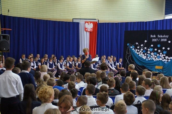 Rozpoczęcie roku szkolnego 2017/2018 w Szkole Podstawowej nr 1 [04.09.2017] - zdjęcie #2 - eOstroleka.pl