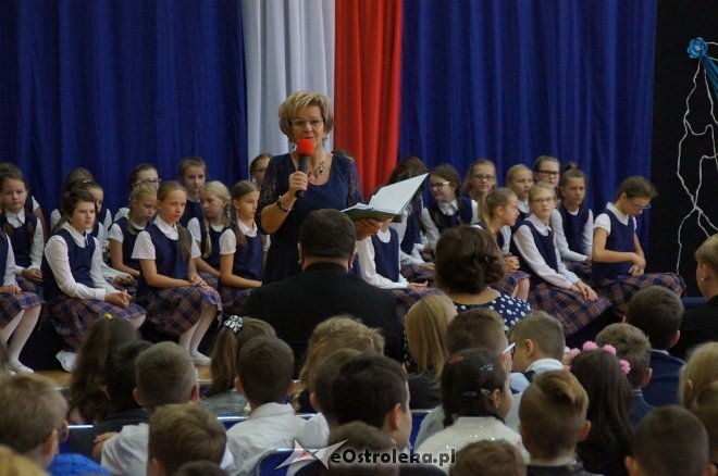 Rozpoczęcie roku szkolnego 2017/2018 w Szkole Podstawowej nr 1 [04.09.2017] - zdjęcie #1 - eOstroleka.pl