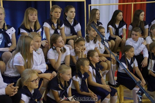 Rozpoczęcie roku szkolnego 2017/2018 w SP nr 6 [04.09.2017] - zdjęcie #15 - eOstroleka.pl