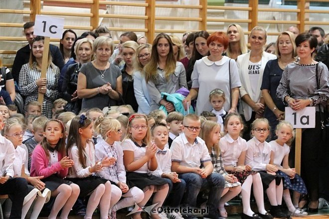 Rozpoczęcie roku szkolnego w Szkole Podstawowej nr 5 [04.09.2017] - zdjęcie #41 - eOstroleka.pl