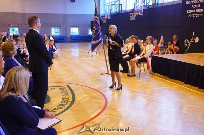 Rozpoczęcie roku szkolnego 2017/2018 w SP nr 10 [04.09.2017] - zdjęcie #1 - eOstroleka.pl