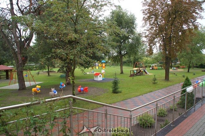 Ostrołęka: Przedszkole nr 5 ma nowy plac zabaw [ZDJĘCIA] - zdjęcie #39 - eOstroleka.pl