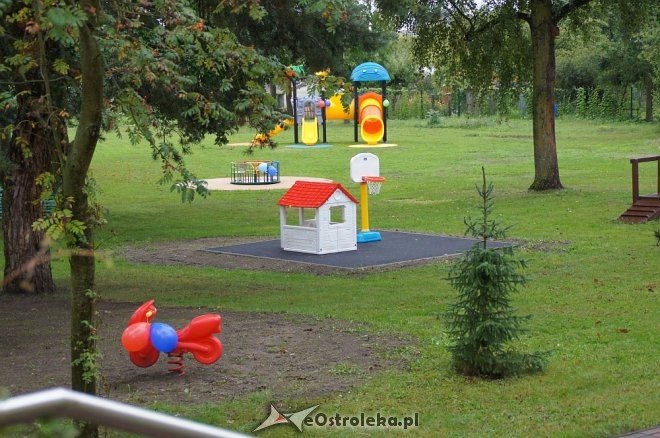 Ostrołęka: Przedszkole nr 5 ma nowy plac zabaw [ZDJĘCIA] - zdjęcie #40 - eOstroleka.pl