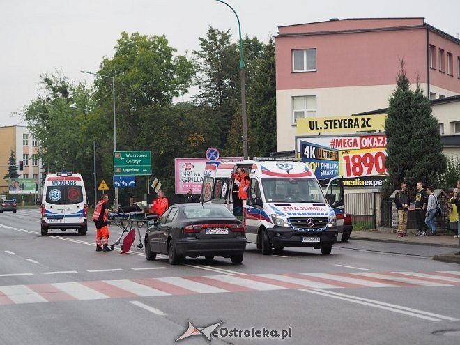 Potrącenie pieszej w centrum Ostrołęki [ZDJĘCIA] - zdjęcie #2 - eOstroleka.pl